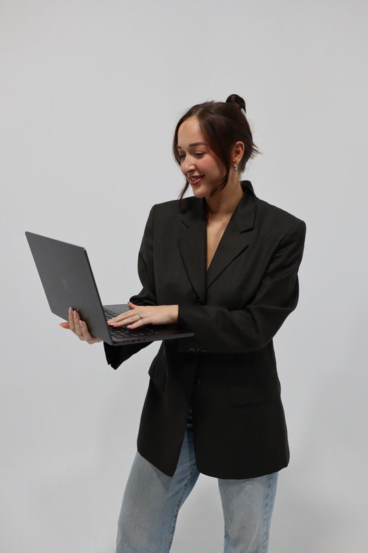 How Much Can You Make as a Spray Tan Artist?